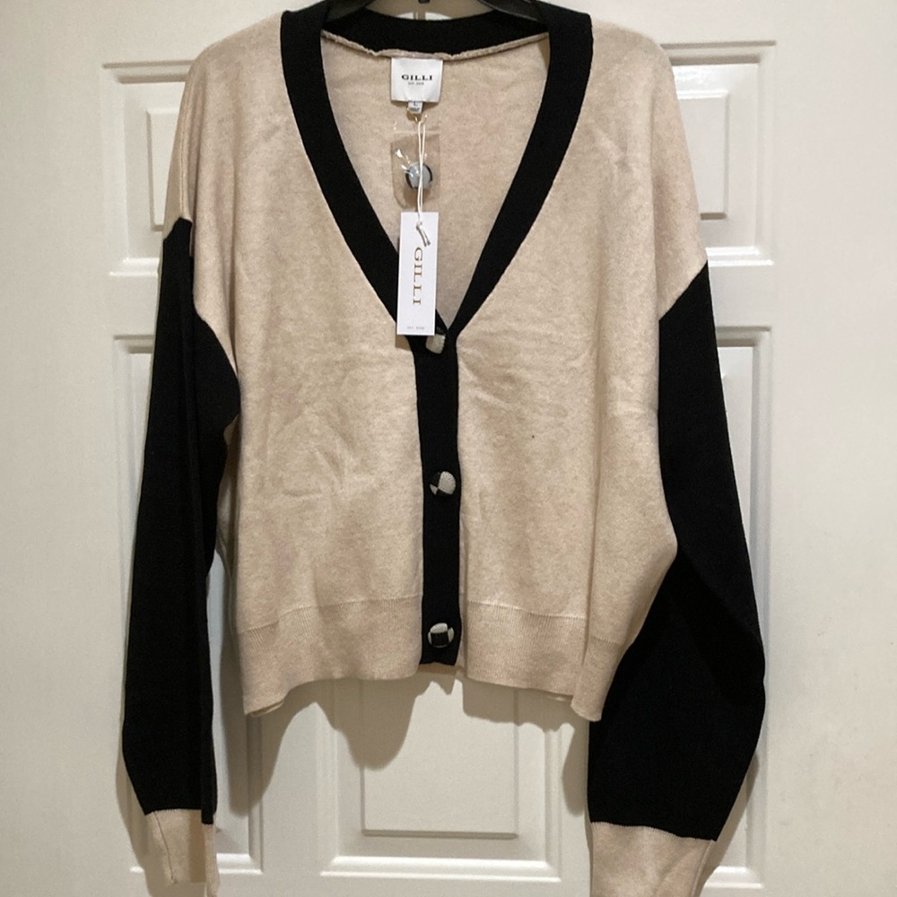 Gilli Women's Black and Cream Sweater